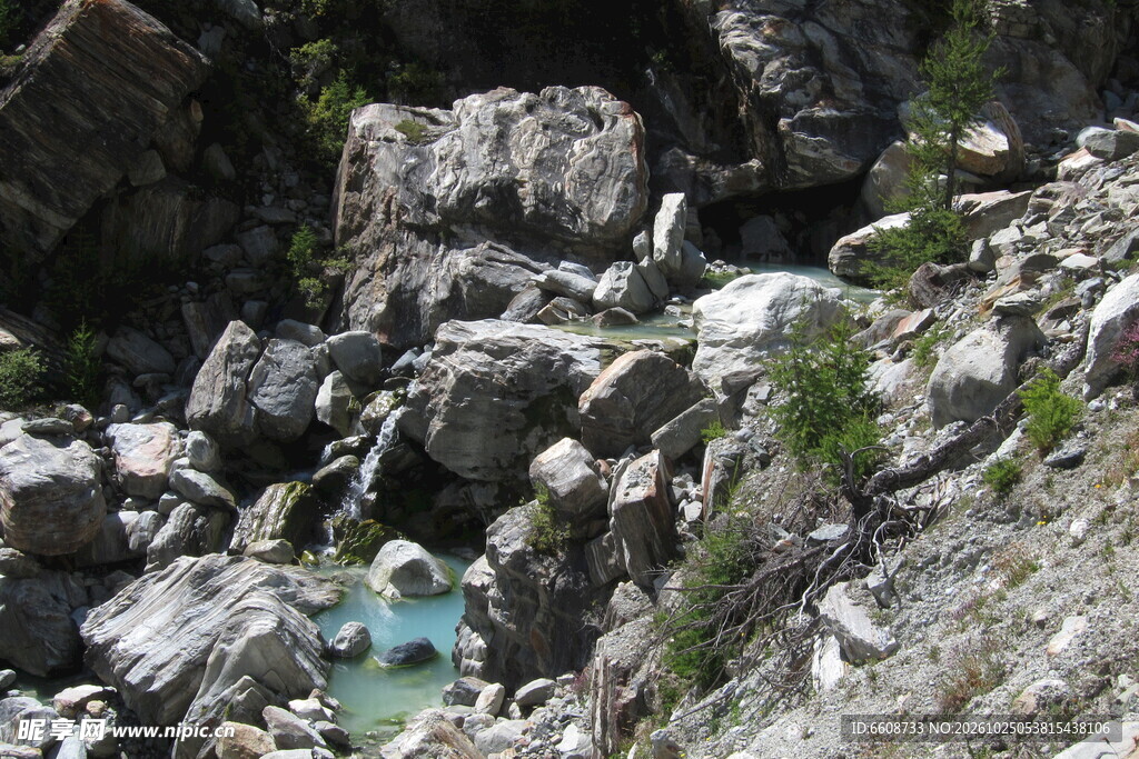 山涧溪流岩石景观