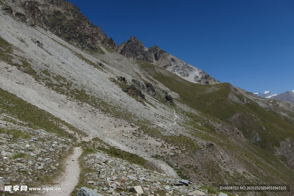 高原山地晴朗自然风光