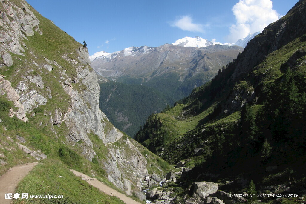 高山峡谷自然风光