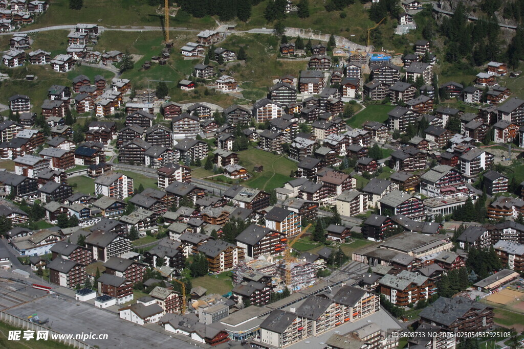 航拍城郊居民区