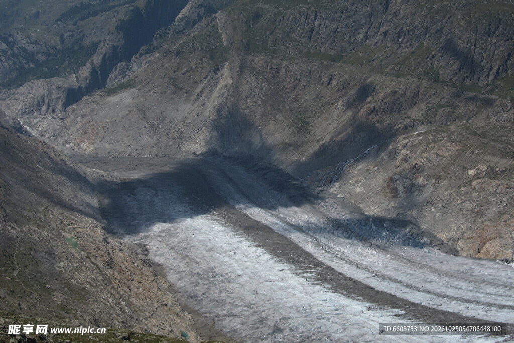 高山河谷自然风光