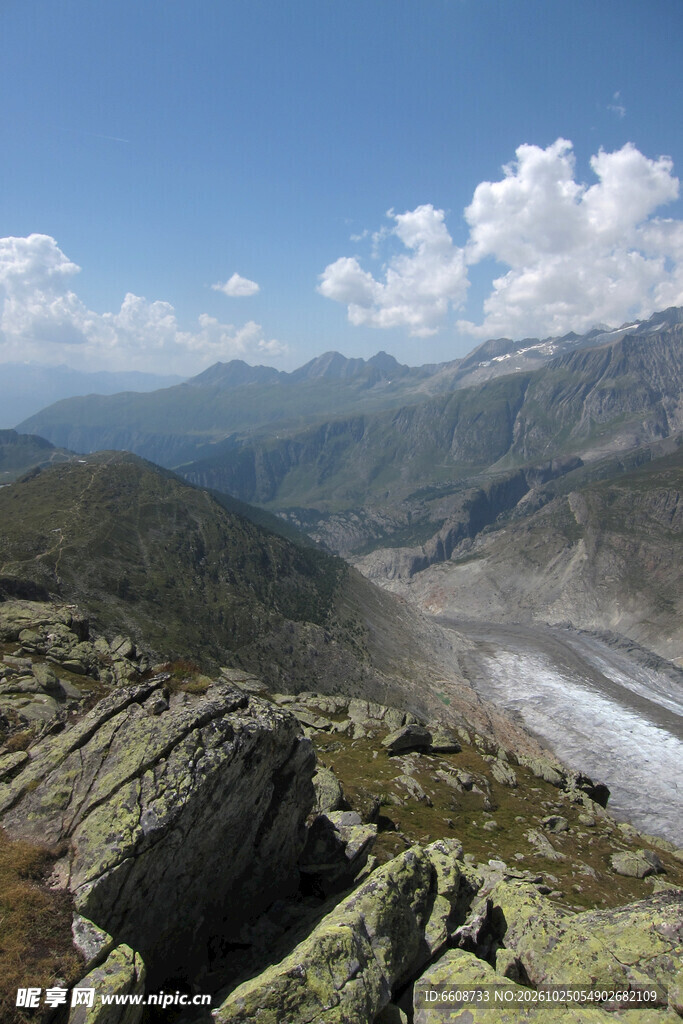 高山峡谷自然风光