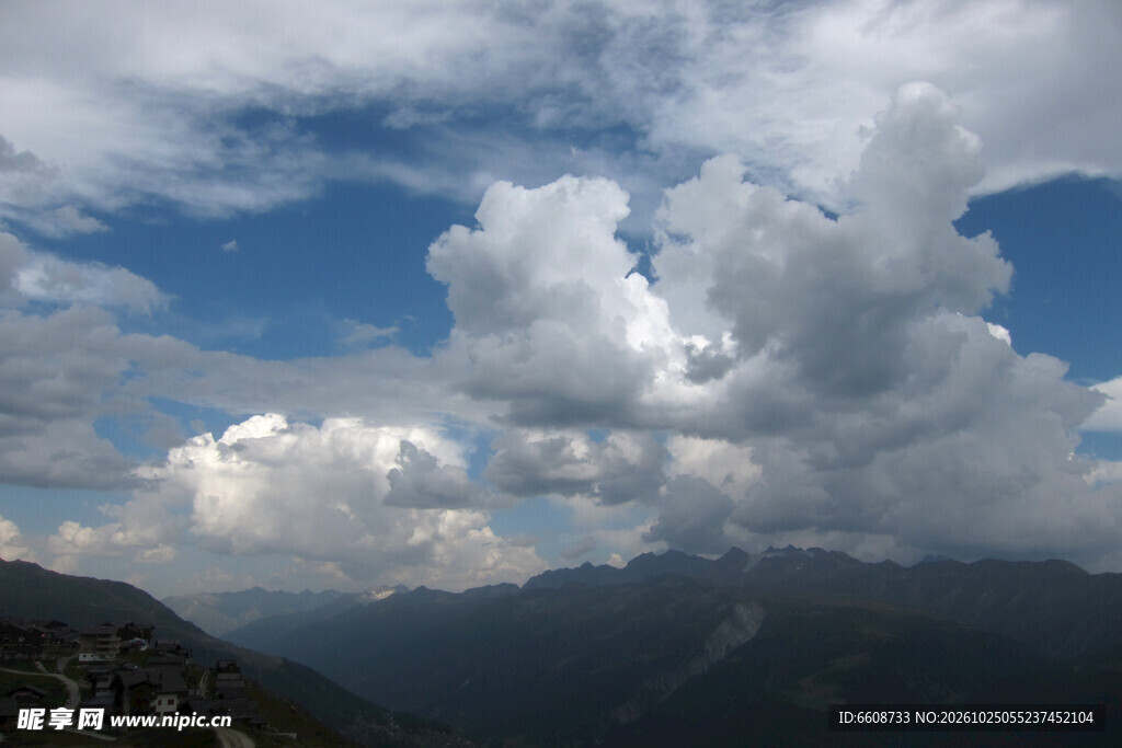 远山高空云景