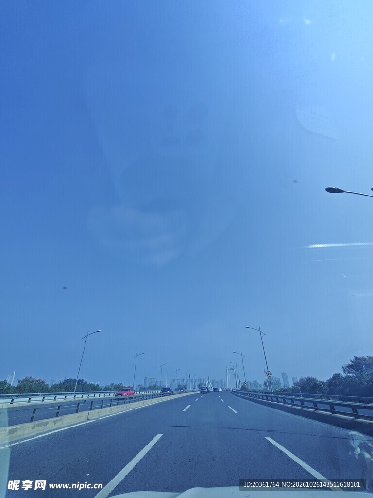 晴日郊外公路风景