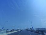 晴朗蓝天公路出行场景