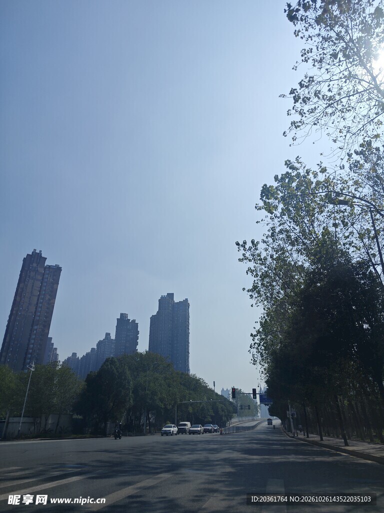 城市晴天街景风光