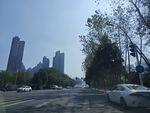 城市晴朗街景