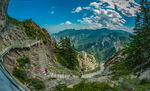 山间盘山公路自然风光