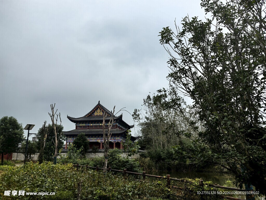 郊野中式古建风光