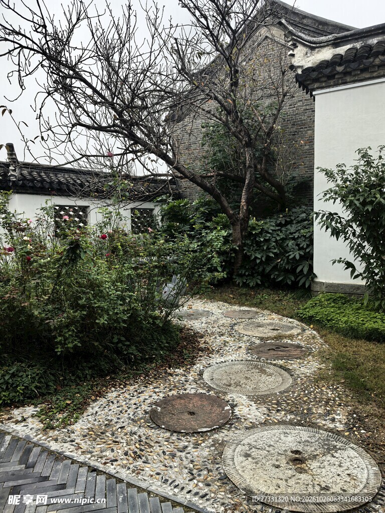 江南古宅庭院小径