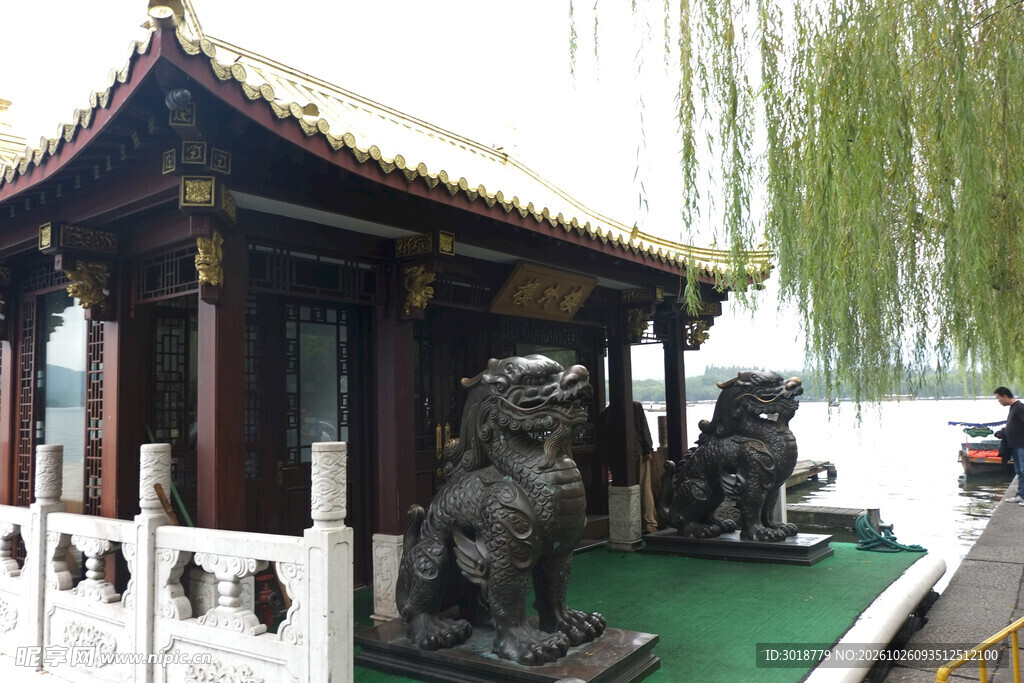 中式仿古画舫游船