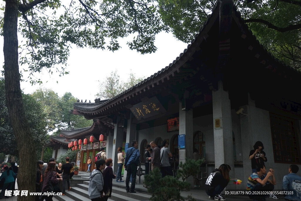 古建景区游人观光