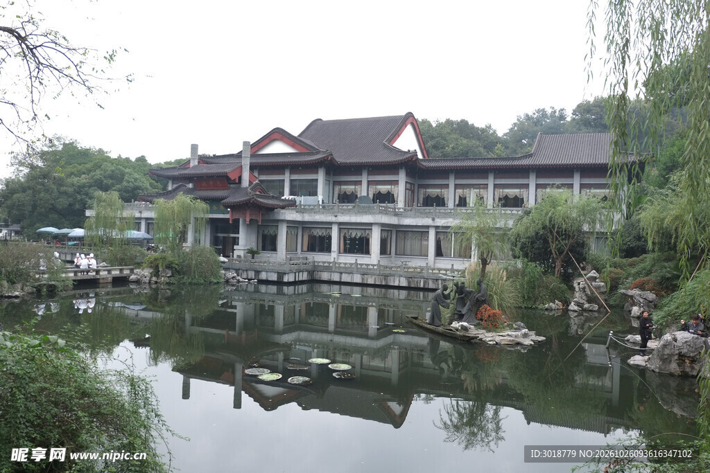 临水中式园林建筑