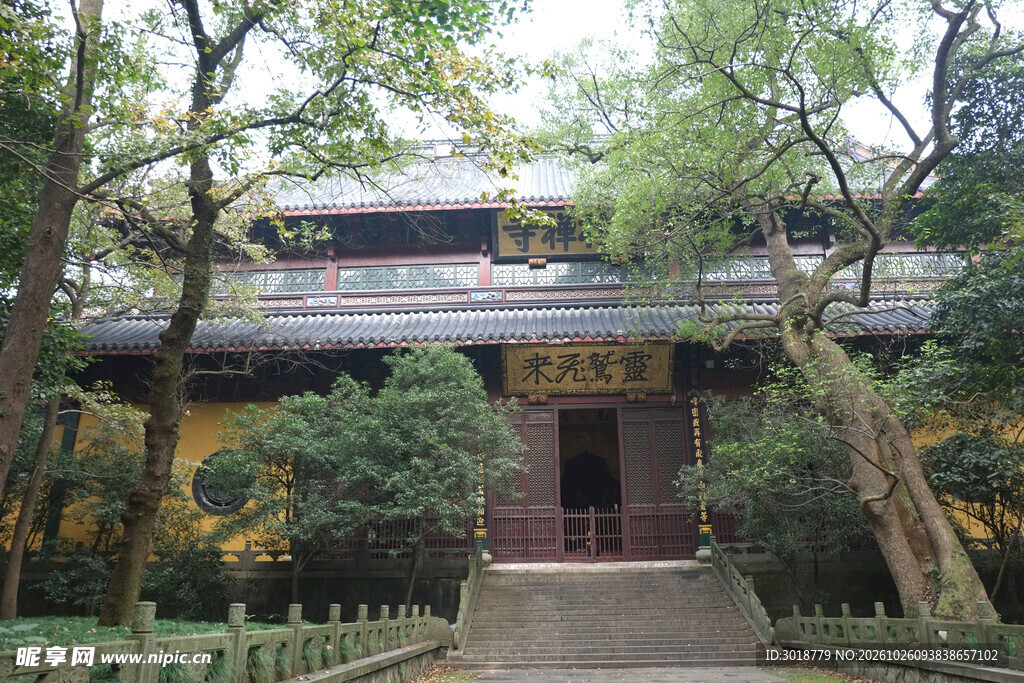 林间古寺中式建筑