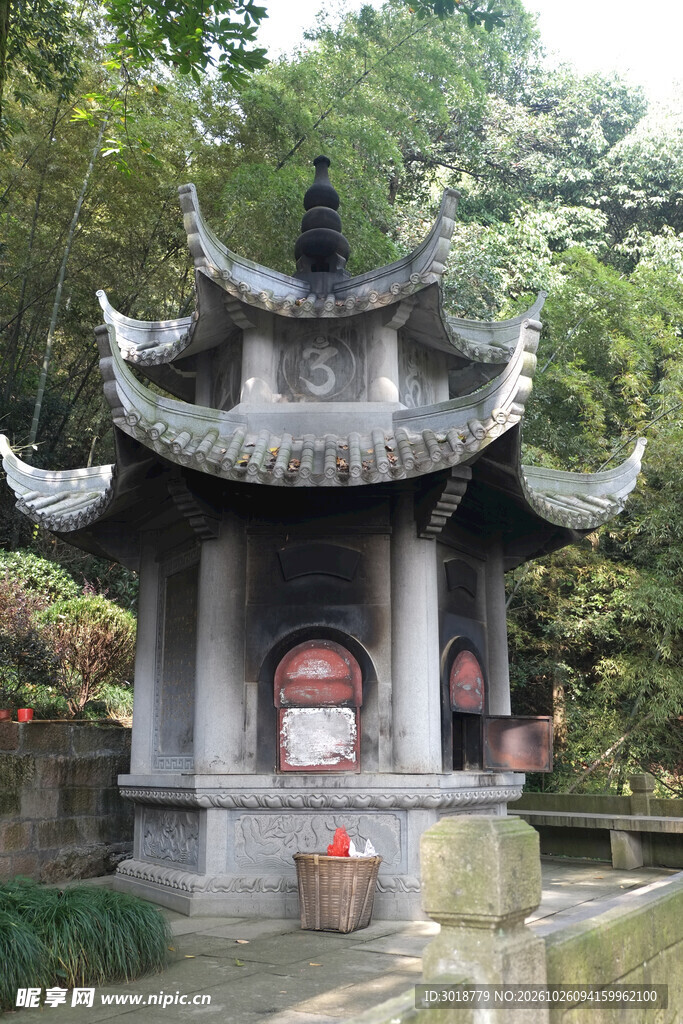林间中式古亭