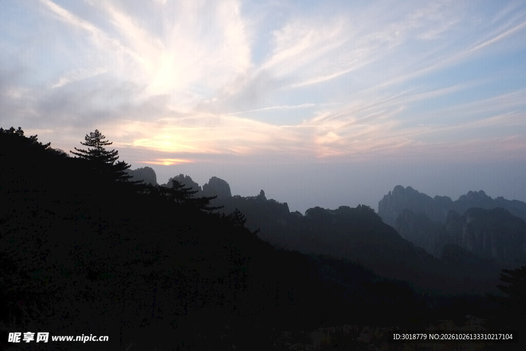 山间日出美景