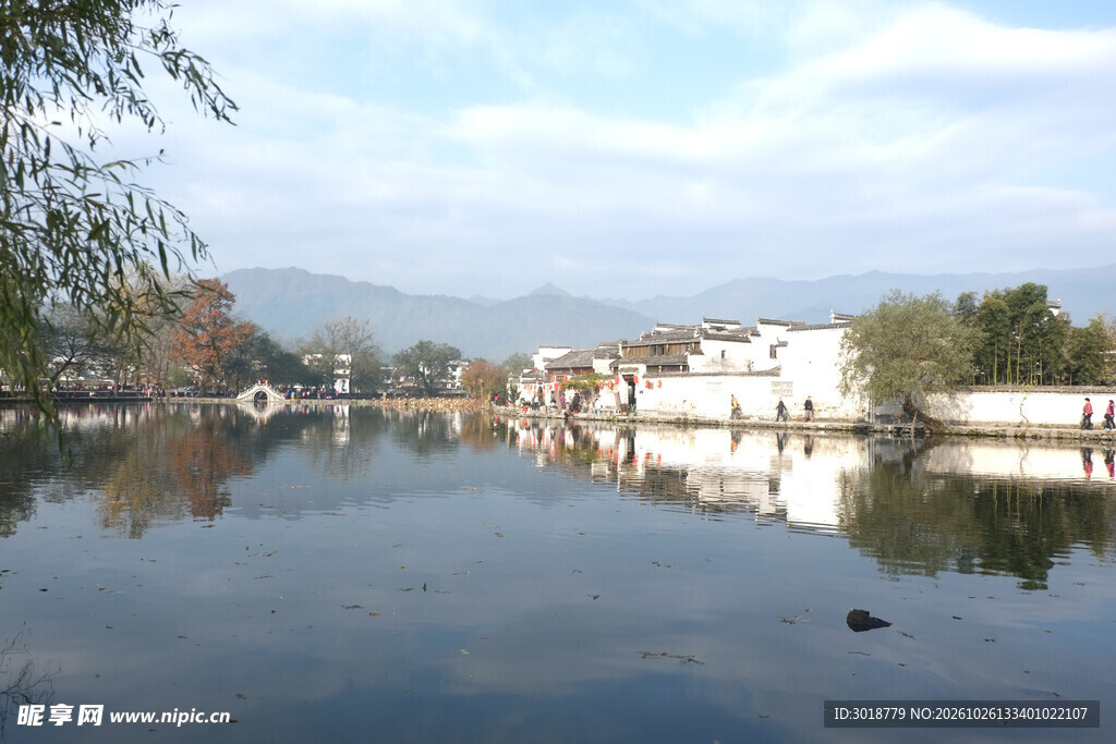 水乡湖景倒影风光