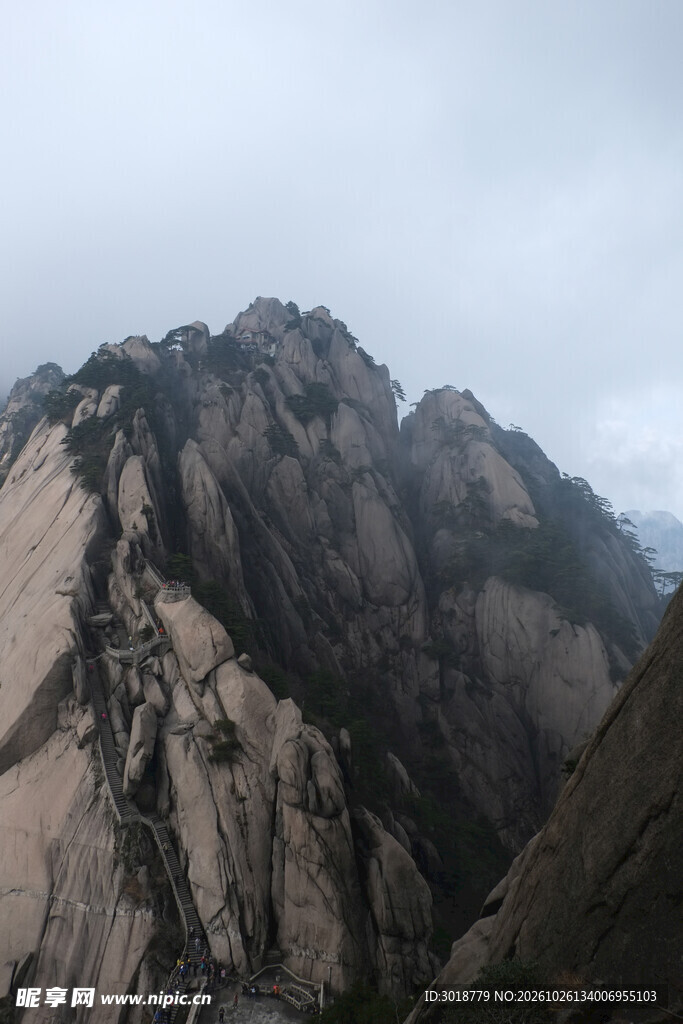 华山险峻山景