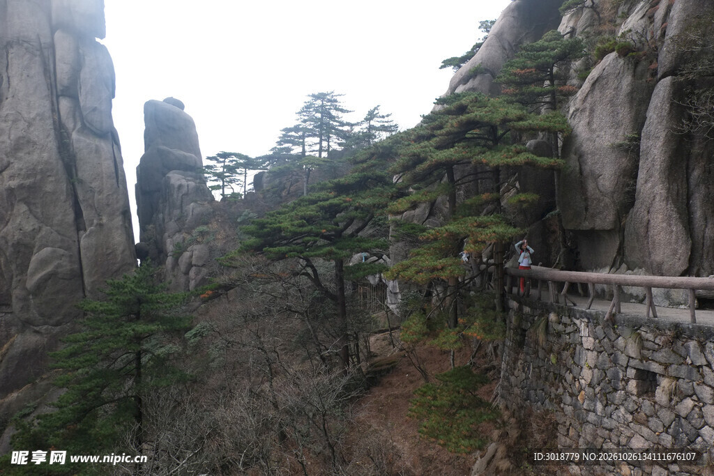 黄山山间步道风光