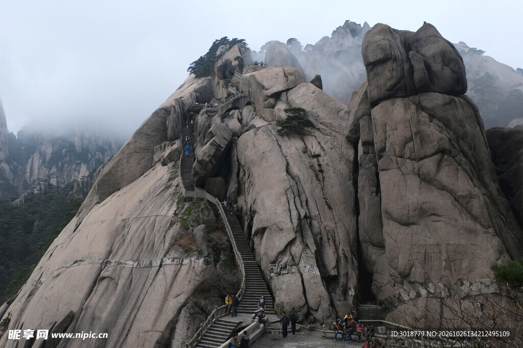 华山险峻山壁风光