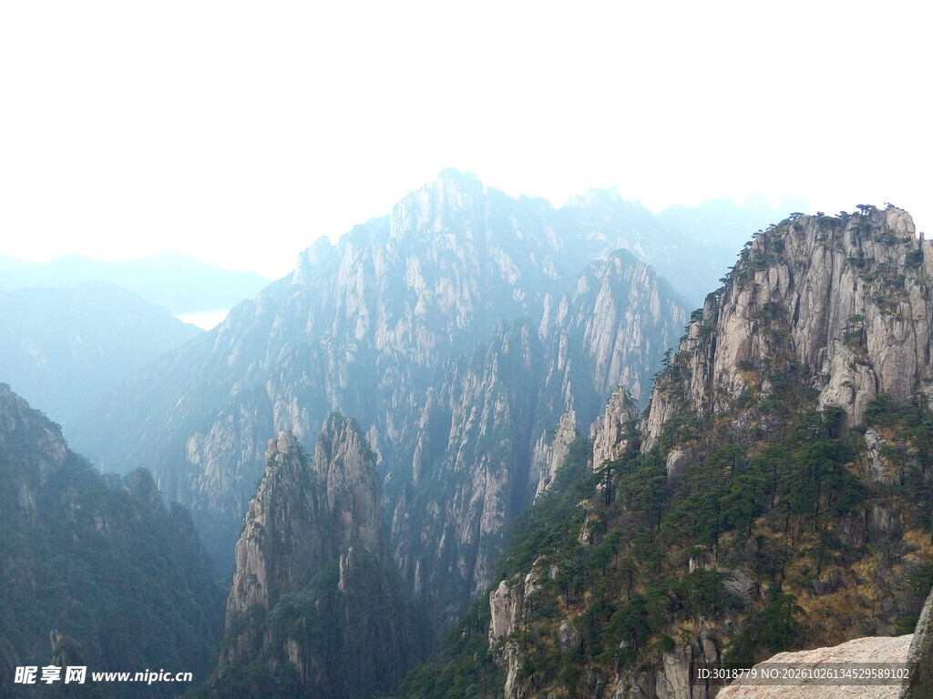 华山群峰远景