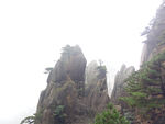 雾中奇峰松峦风光
