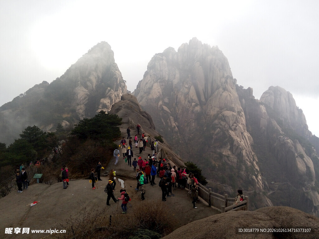 华山山道登山游客