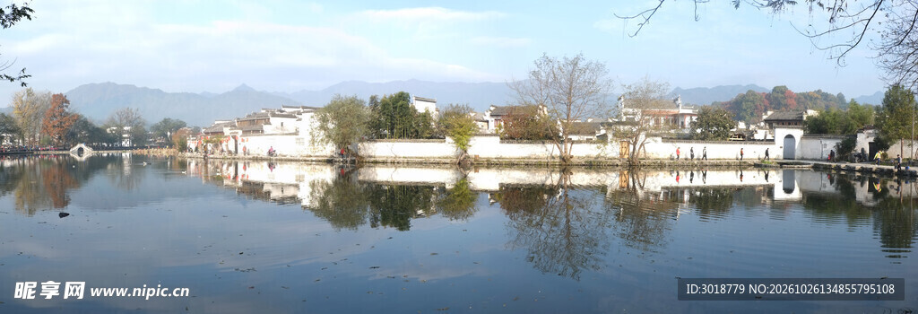 湖畔村落水景风光