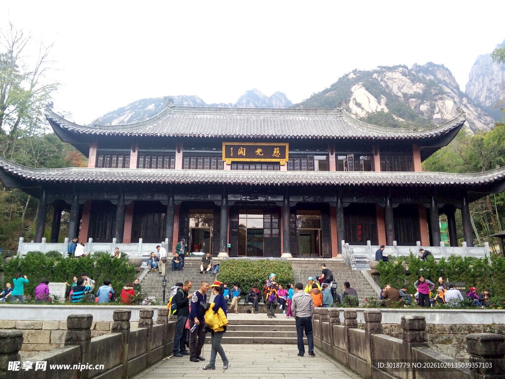 山间古寺大殿风光