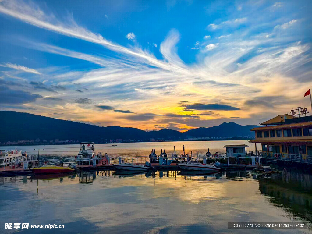 云南滇池夕阳风光