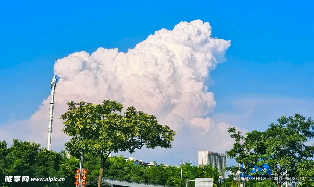 蓝天白云团
