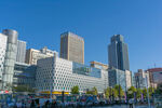 蓝天下城市高楼建筑群