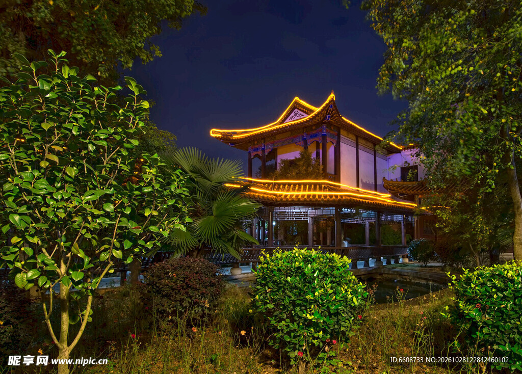 夜景中式古建园林风光