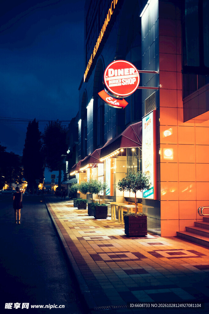 城市夜景临街商铺街景
