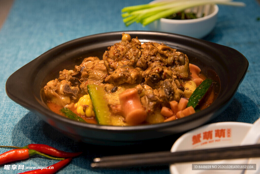 特色砂锅鸡煲