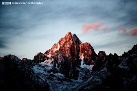 贡嘎圣山