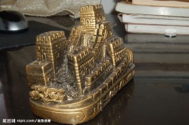 长城铜雕侧面