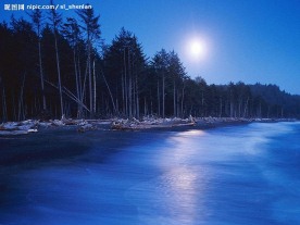 蓝色美惑的湖景