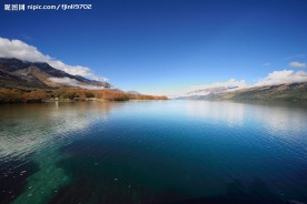 平静的湖面