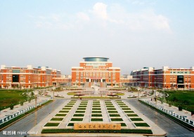 南校区大门