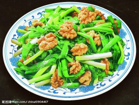 核桃仁拌韭菜