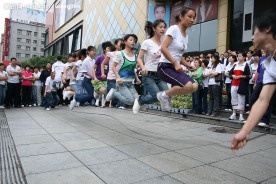 大家一起跳