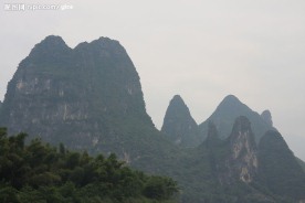 小河流水