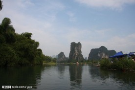 小河流水