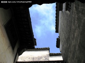 屋檐上的蓝天