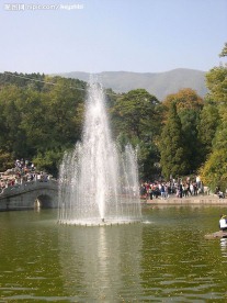 香山公园湖心喷泉