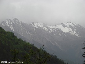 高山积雪