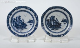 乾隆青花山水碟一對