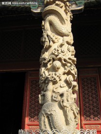 大成殿龙盘柱