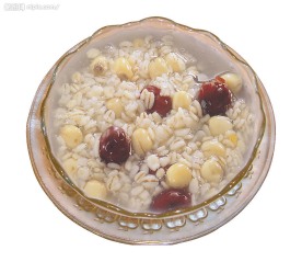 莲枣炖薏仁汤